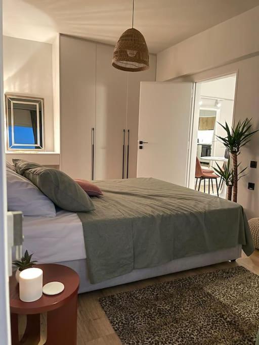 אתונה Cozy Apartment Opposite The Beach מראה חיצוני תמונה